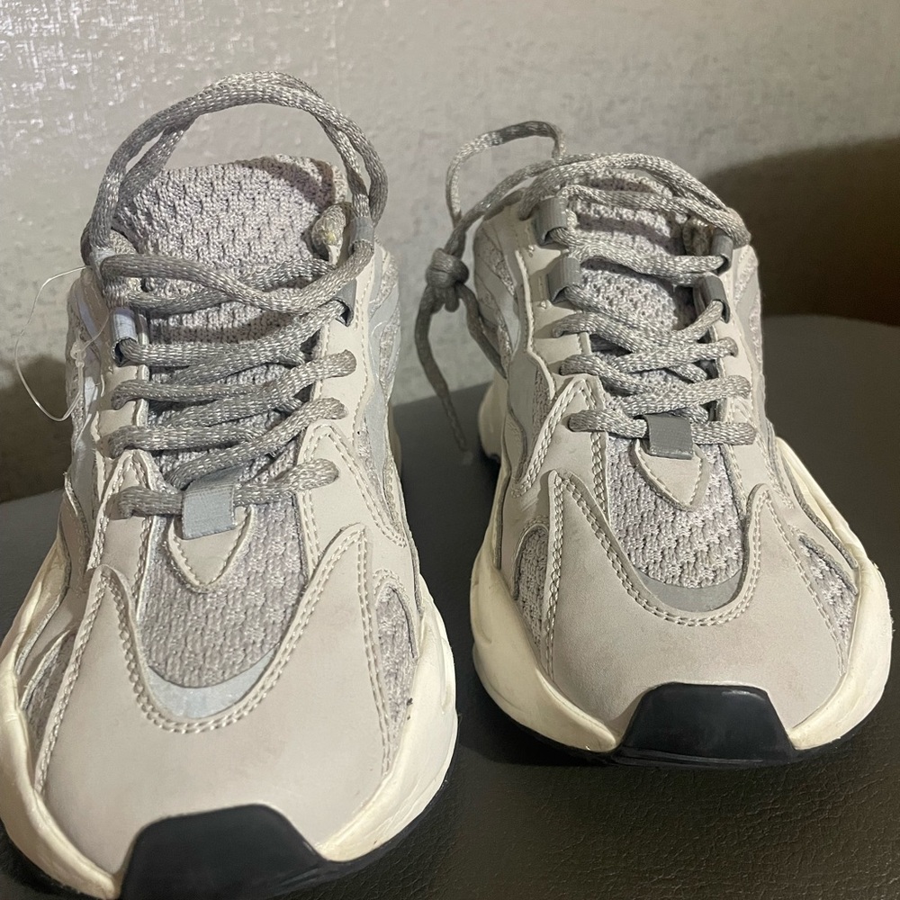 Yeezy boost v2 (grey) reflectors womens sz 5-51/2 like new in great condition